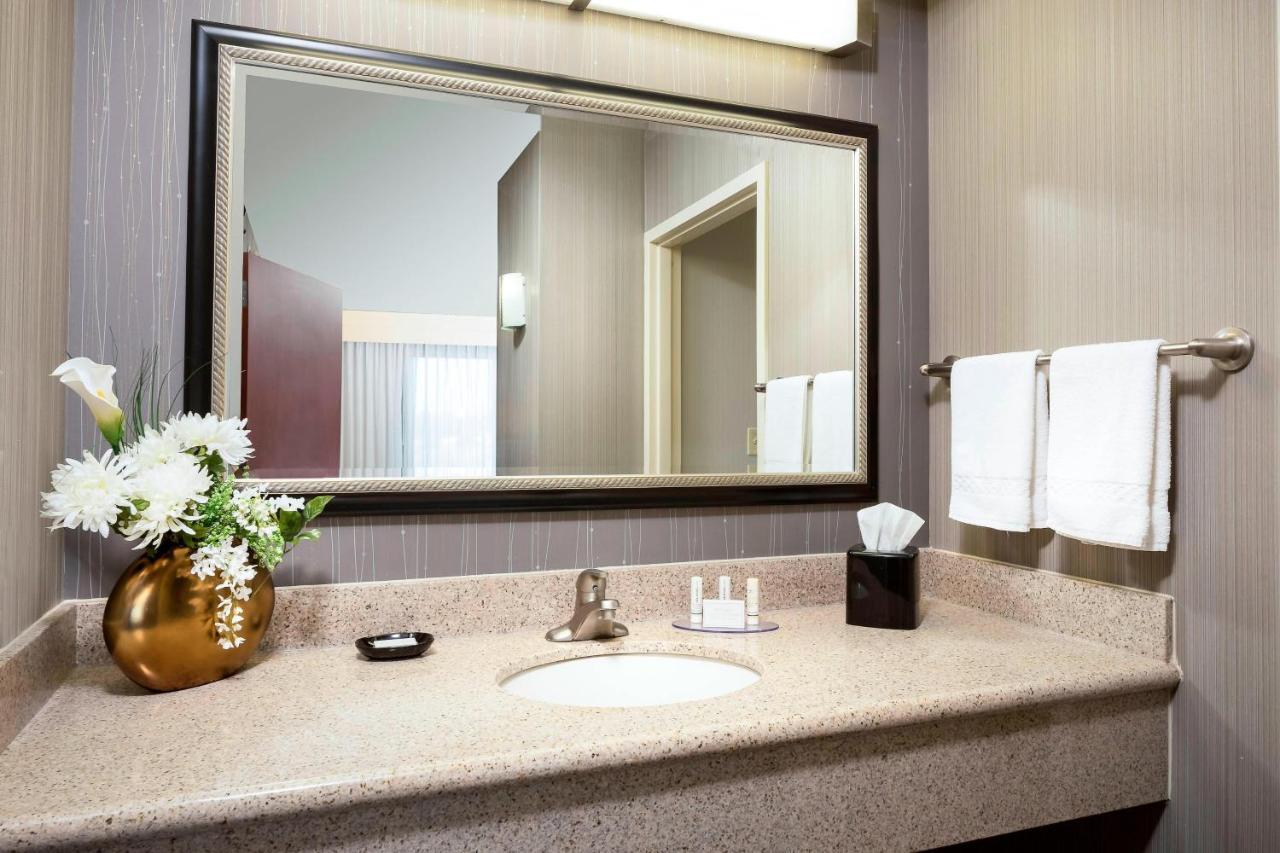 Courtyard By Marriott Columbia Hotel Exterior photo