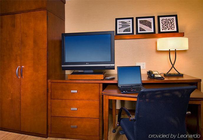 Courtyard By Marriott Columbia Hotel Room photo