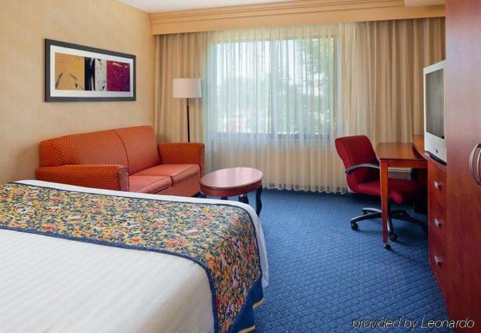 Courtyard By Marriott Columbia Hotel Room photo
