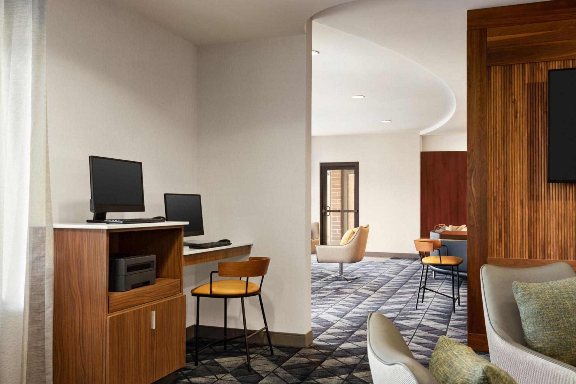 Courtyard By Marriott Columbia Hotel Exterior photo