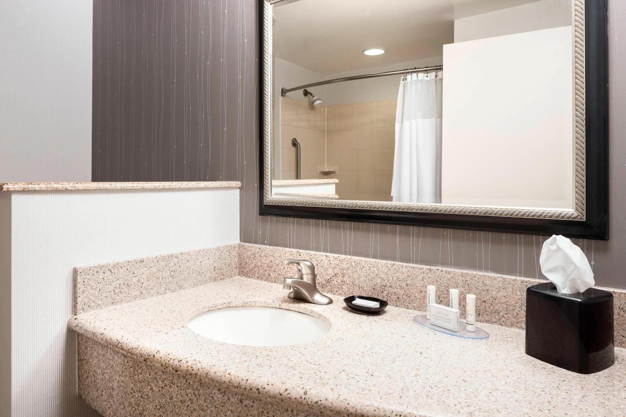 Courtyard By Marriott Columbia Hotel Exterior photo
