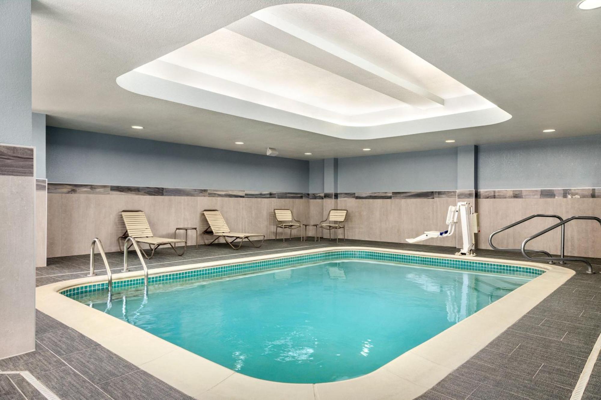 Courtyard By Marriott Columbia Hotel Exterior photo