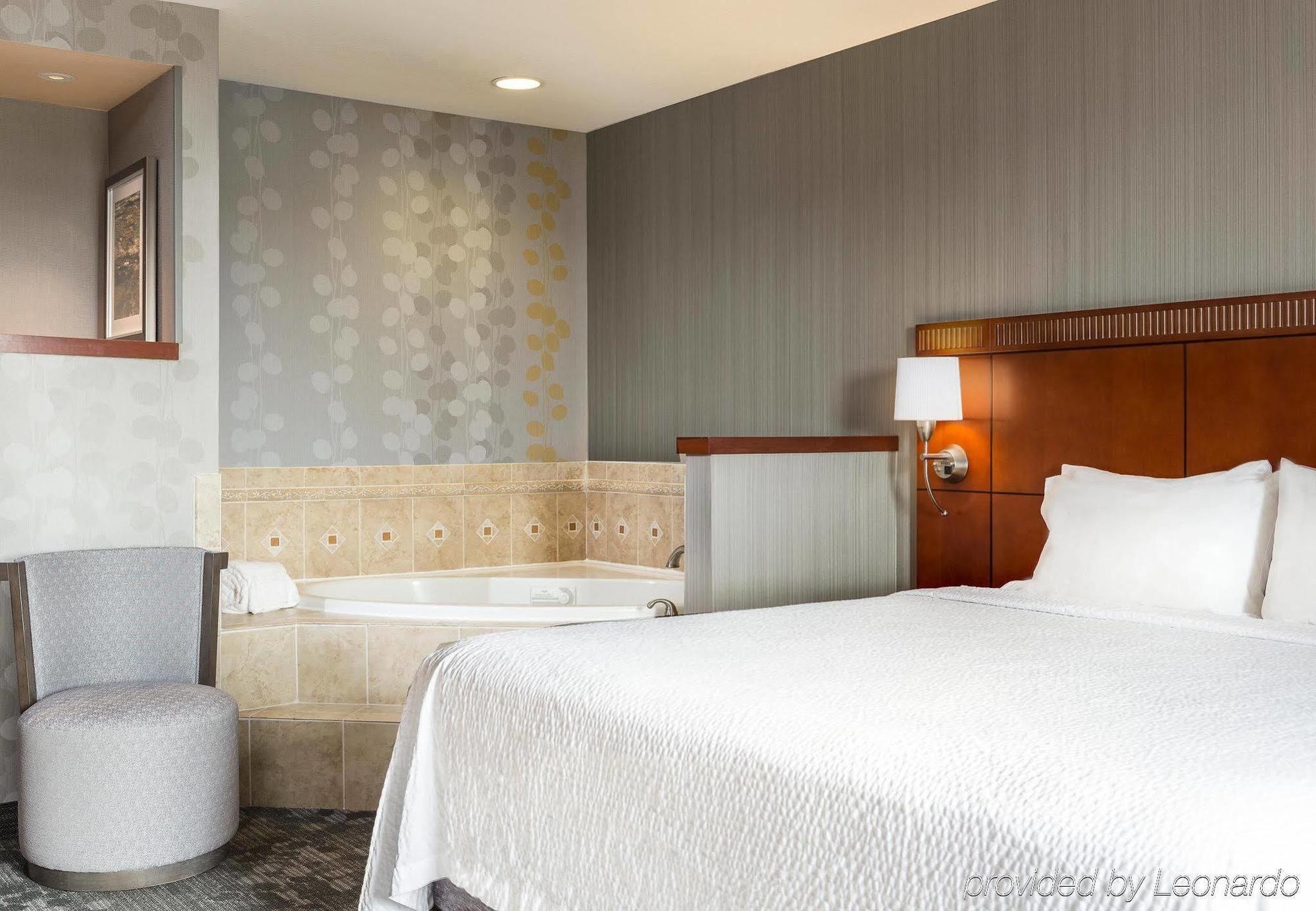 Courtyard By Marriott Columbia Hotel Exterior photo